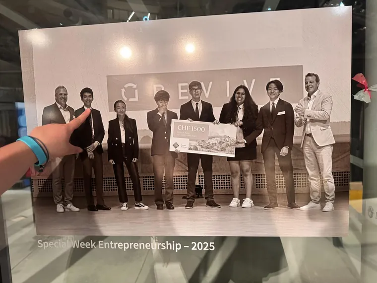The social venture team on stage holding an oversized cheque for CHF 1,500 at Special Week Entrepreneurship 2025.